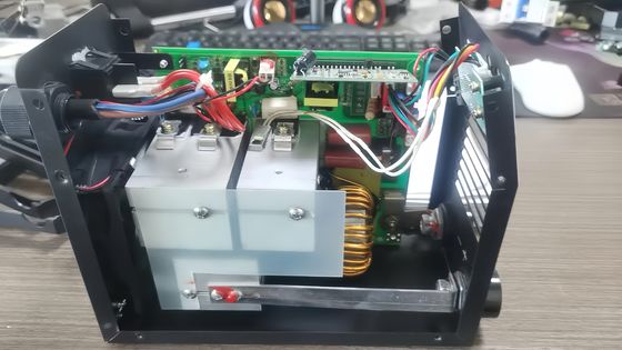 Mini IGBT DC MMA-sweismachine met 3,7 KVA Input Power 60V AC220V 120A Draagbaar en compact