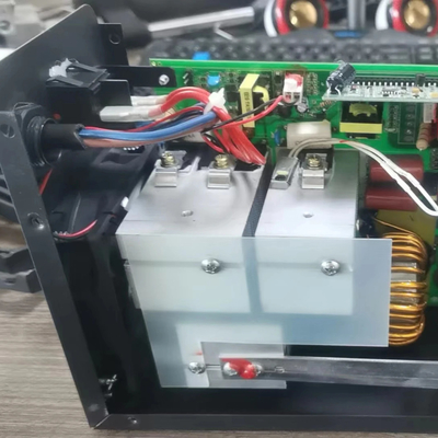 Draagbare Mini IGBT DC MMA-sweismachine met een nominale uitgangsstroom van 120 A en een ingangsspanning van 220 V